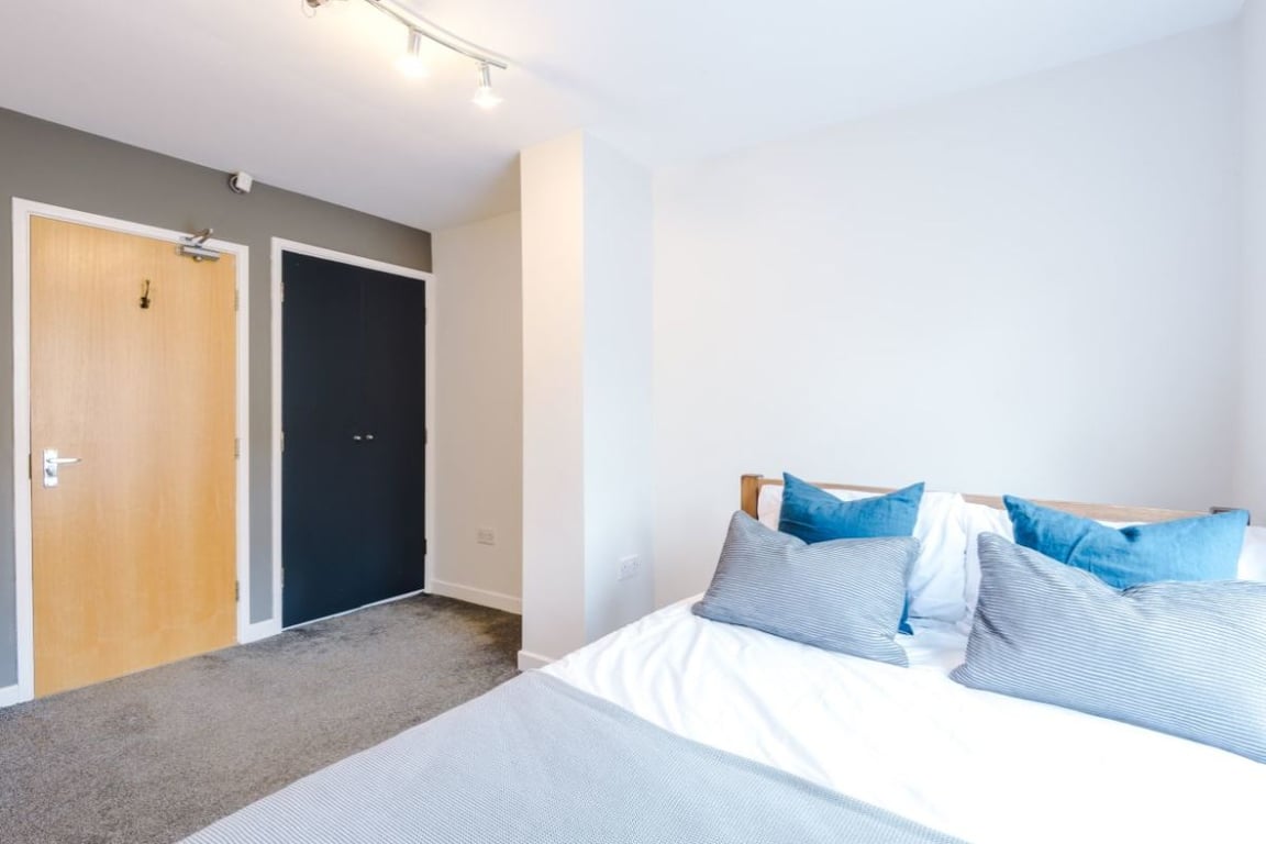 5 Selborne Gardens