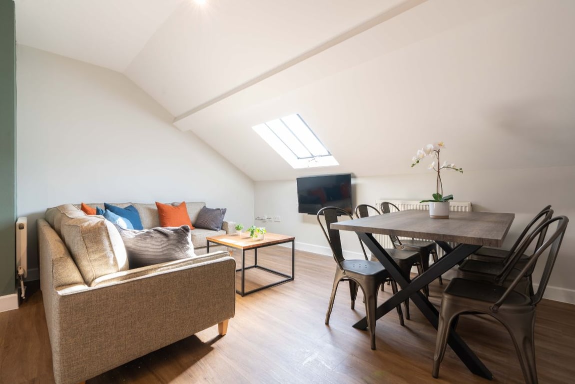 Flat 4 Shiners Yard, 123 Jesmond Road