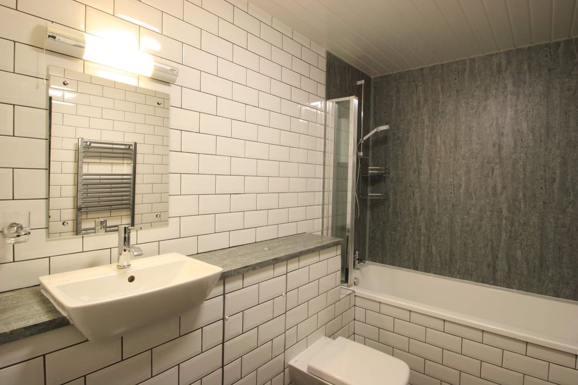 Flat 2, 154 Woodsley Road