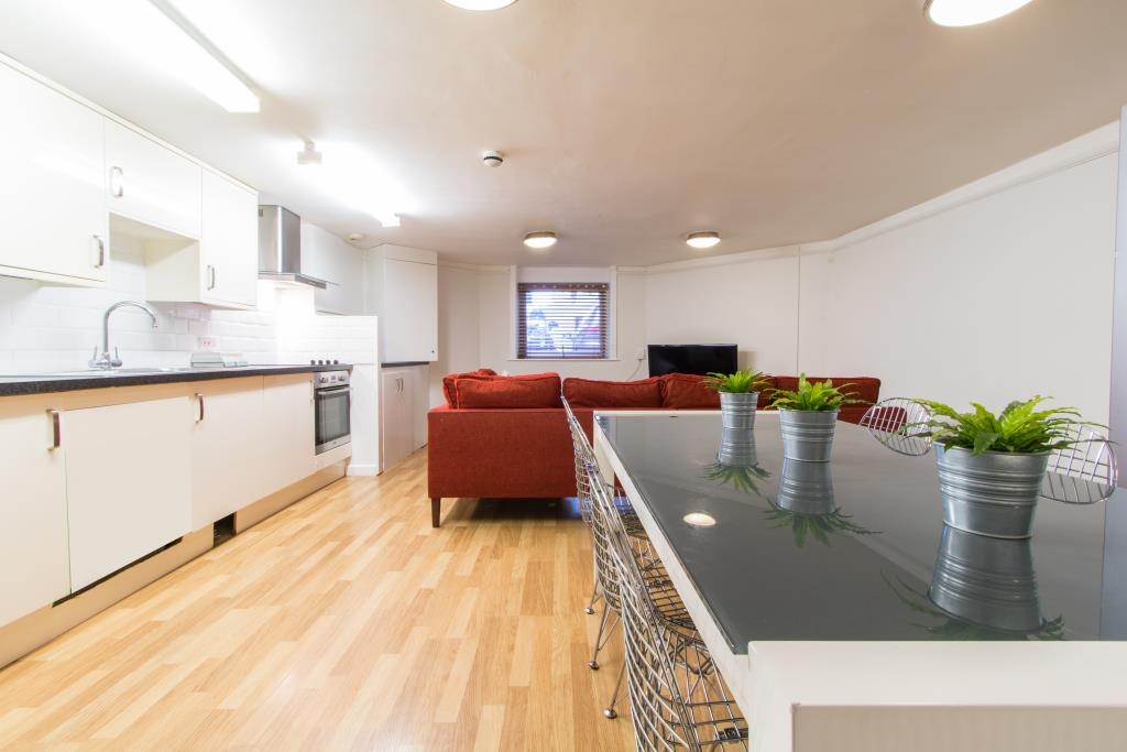 Flat 1, 17 Ladybarn Road
