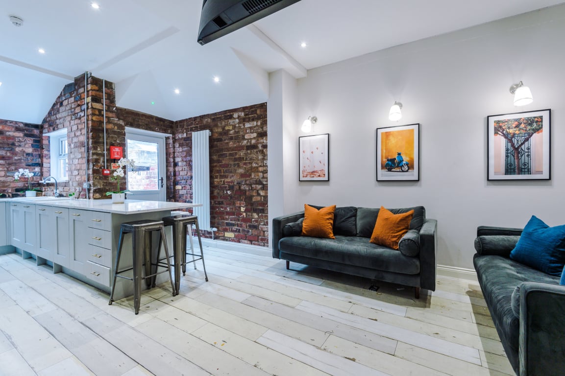 27 Woodcroft Road