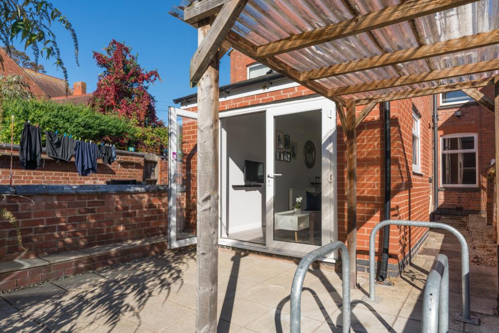 6 Kingston Road