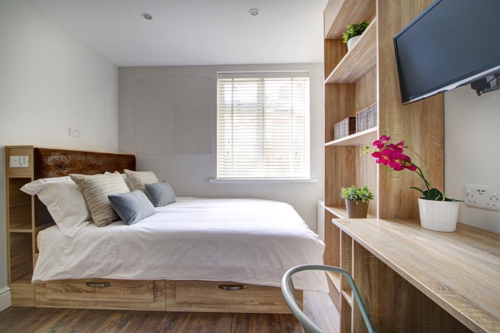 Flat E, Park View