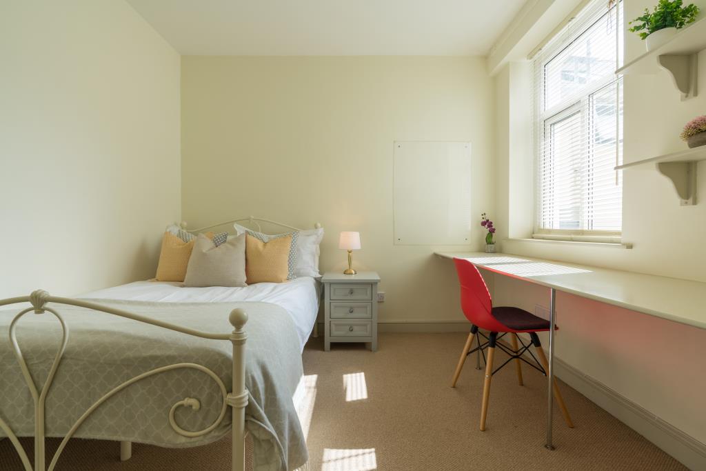 49b Colum Road