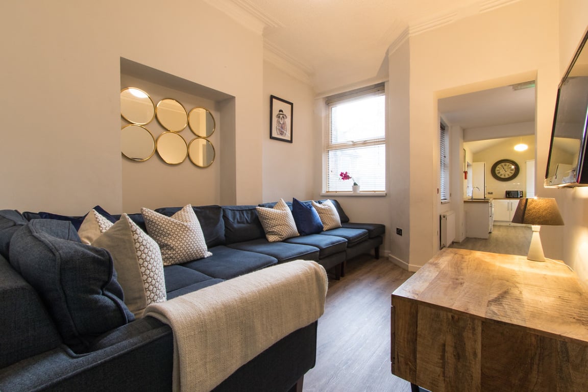 9 Cawdor Road