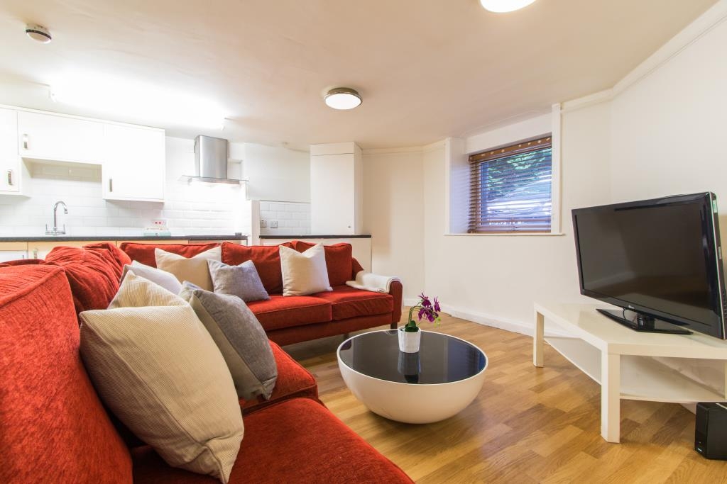 Flat 1, 17 Ladybarn Road