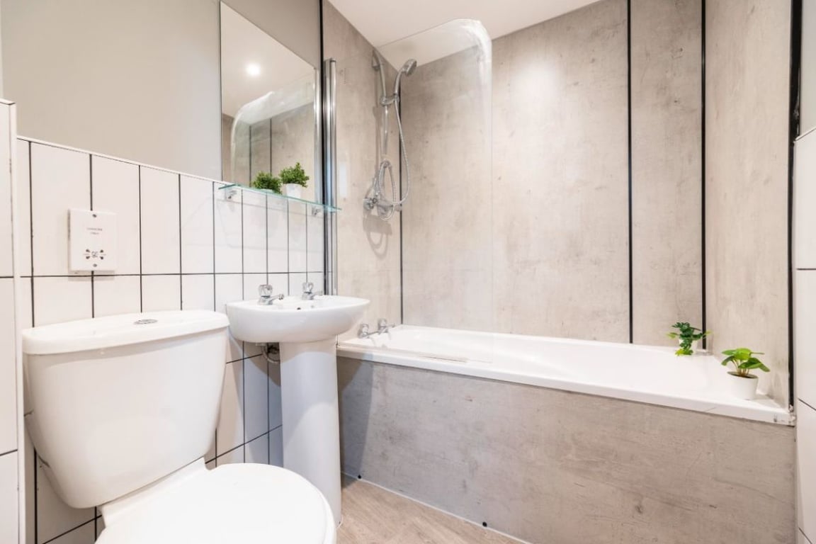 Flat 2 The Square, 1 Falconar Street