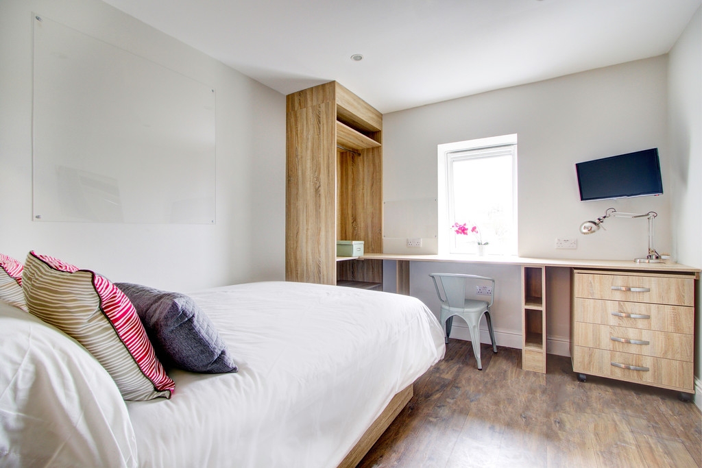 Flat H, Park View