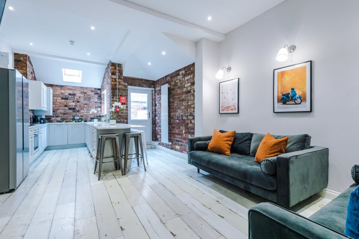 27 Woodcroft Road