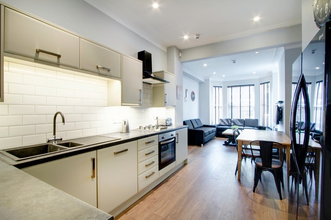 8 Furness Road
