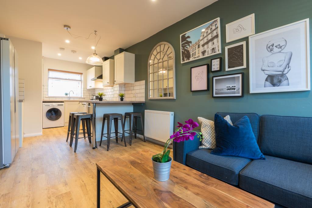 15b Larkdale Street