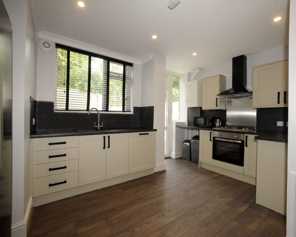 1 Iddesleigh Road