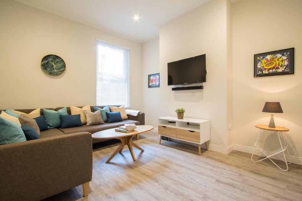 64 Thornycroft Road