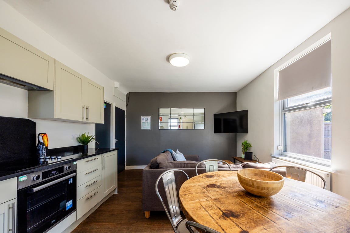 33 Elmsthorpe Avenue