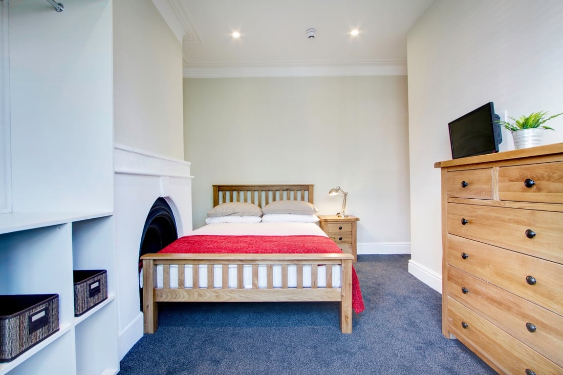 13 Cawdor Road