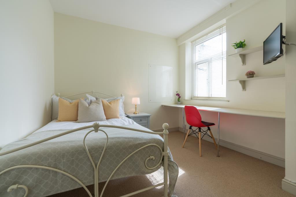 49b Colum Road