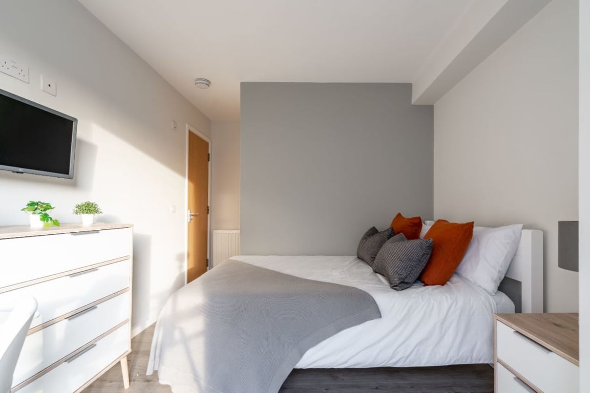 Flat 2 The Square, 1 Falconar Street