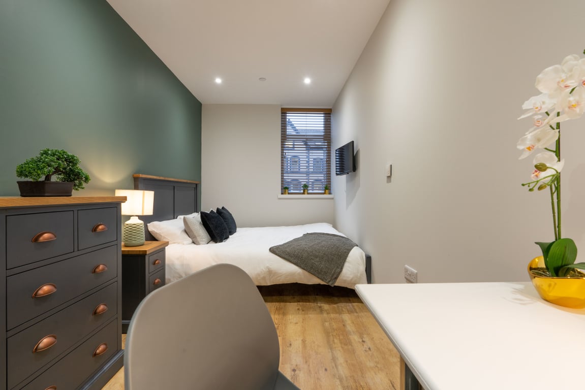 Flat 2, 126 Walter Road
