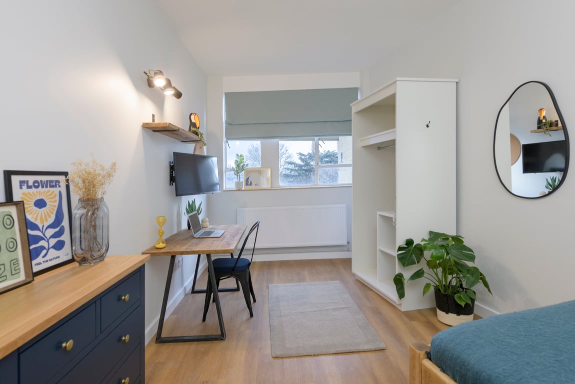 Flat 10, TW1X