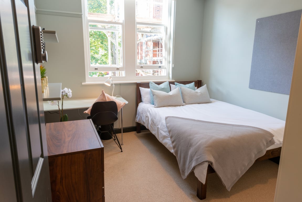 Flat M Bishop Blackall School