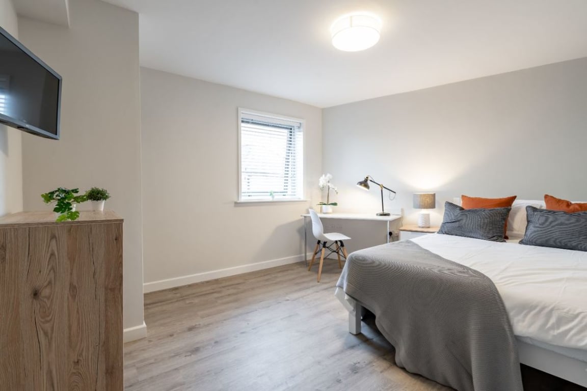 Flat 5 The Square, 1 Falconar Street