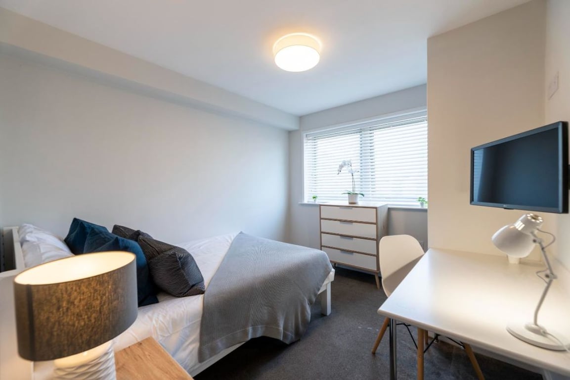 Flat 9 The Square, 1 Falconar Street