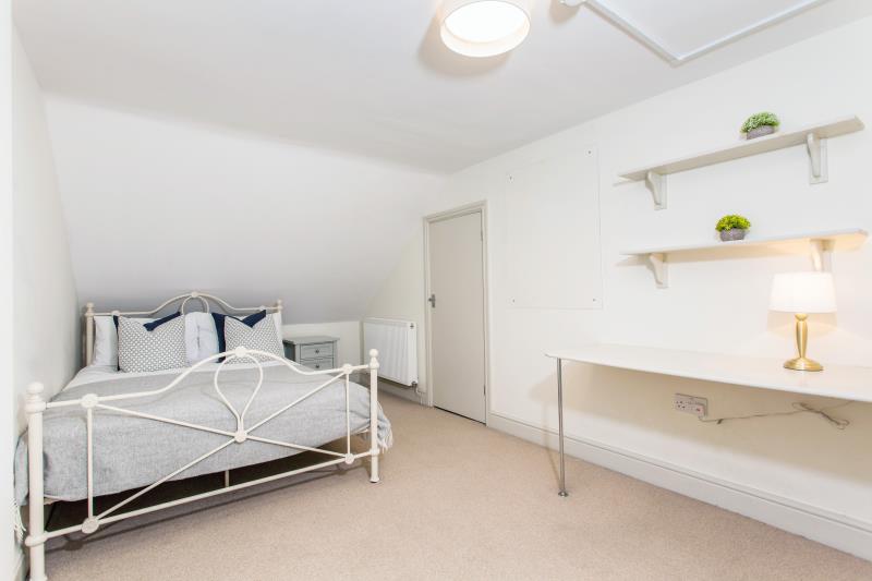 128 Inverness Place