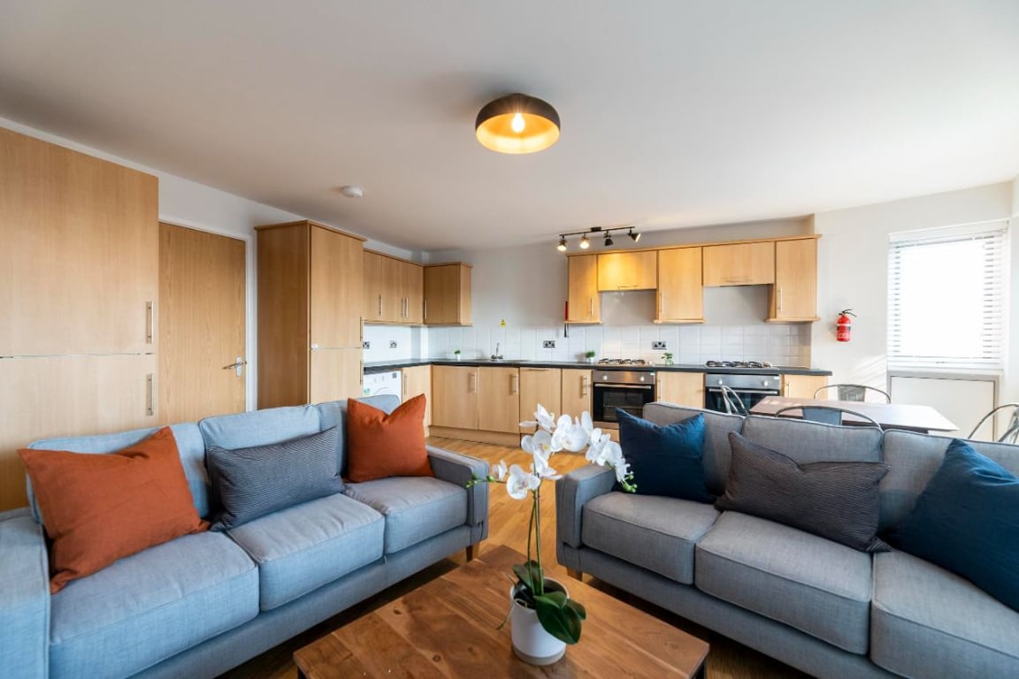 Flat 3 The Square, 1 Falconar Street