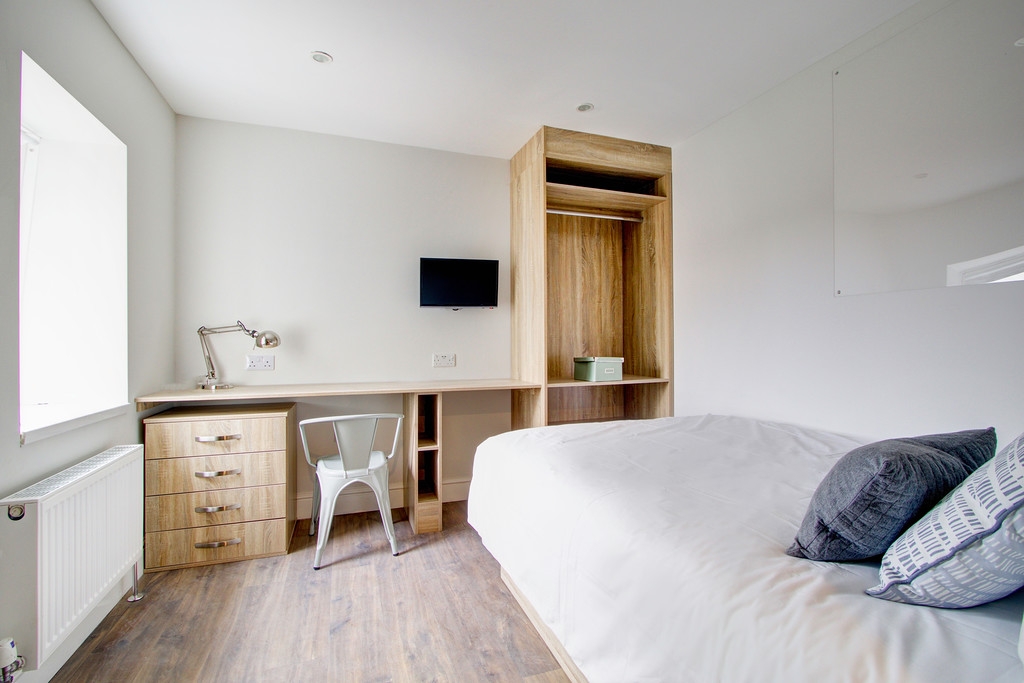 Flat R, Park View