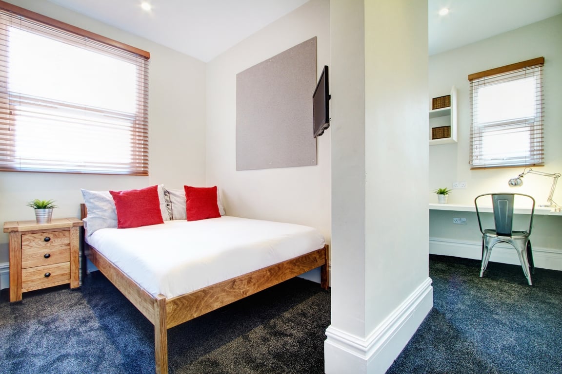 Flat 2, 28 Waterloo Road