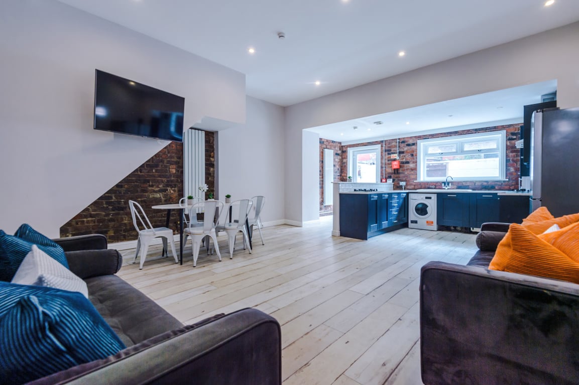 28 Esher Road