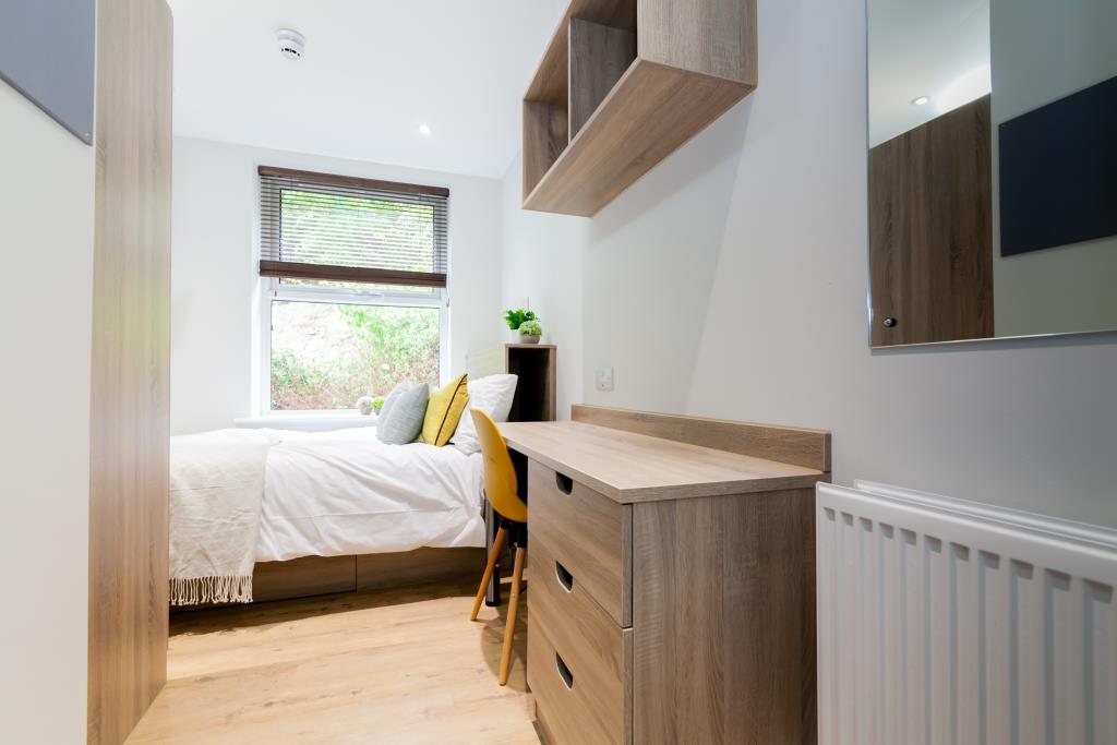 Flat 5, 42 Bankfield Road