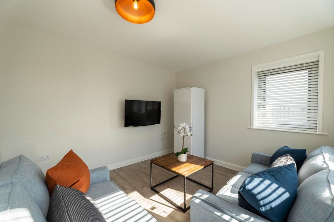 Flat 10 The Square, 1 Falconar Street