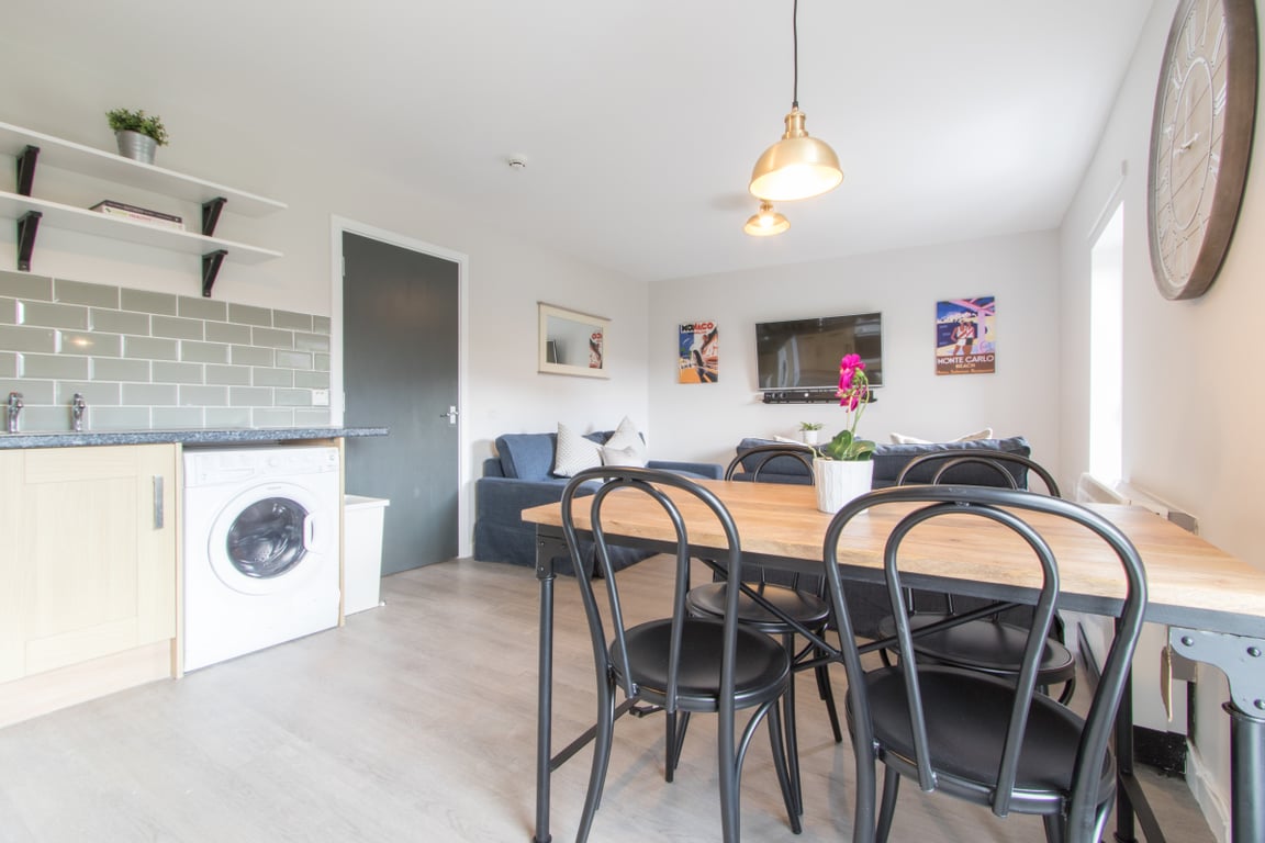 Flat 12, 6 Morrison Circus