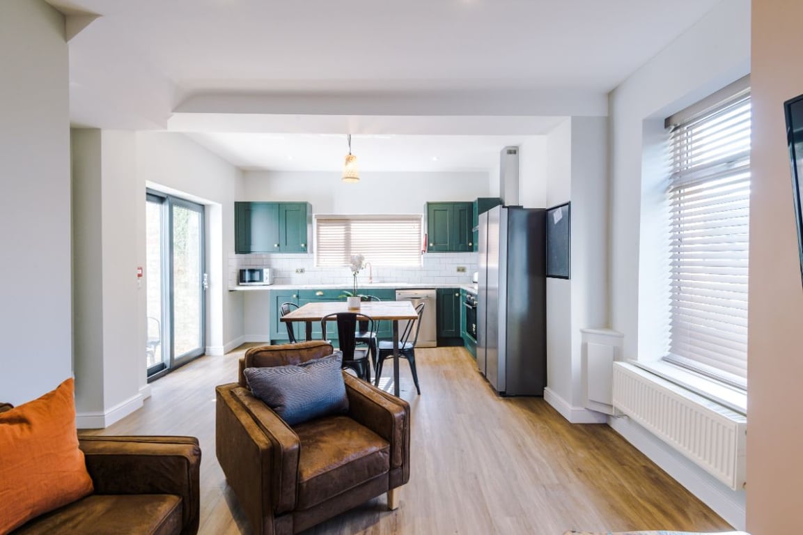 2 Balmoral Road