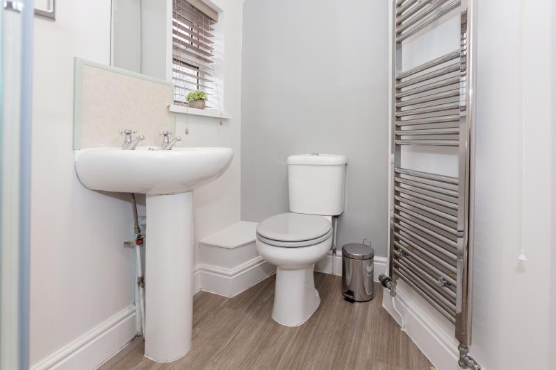 128 Inverness Place