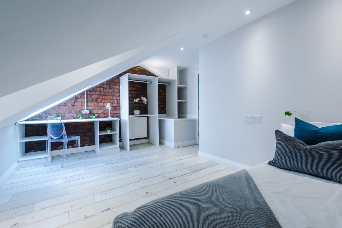 27 Woodcroft Road