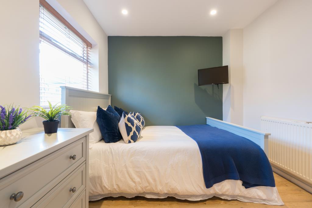 15b Larkdale Street