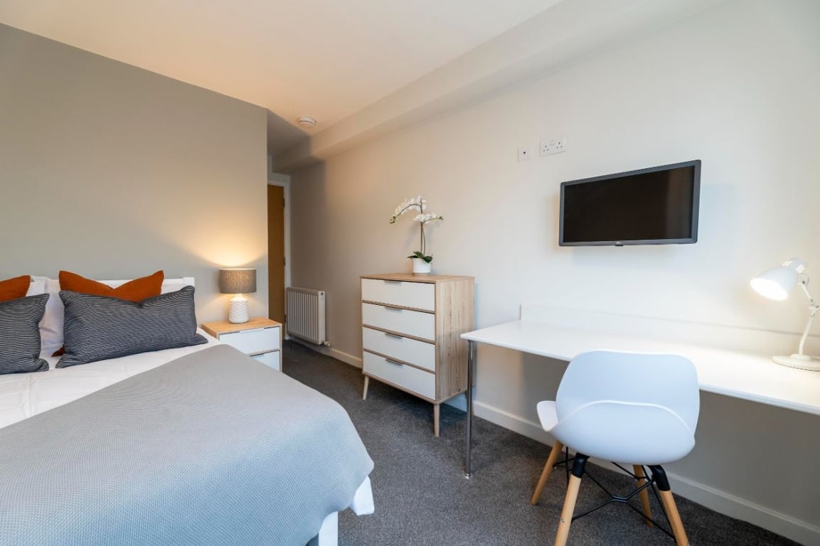Flat 3 The Square, 1 Falconar Street