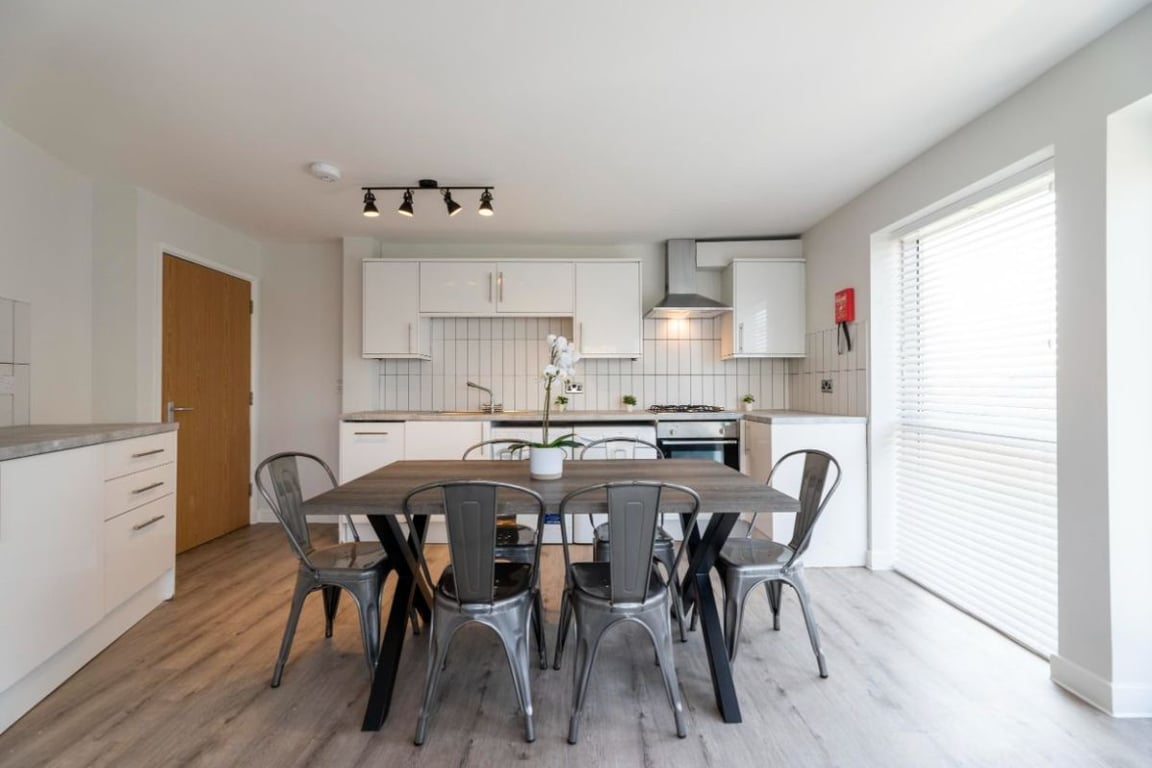 Flat 8 The Square, 1 Falconar Street