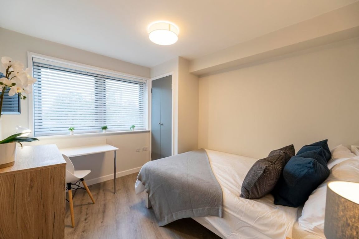 Flat 2 The Square, 1 Falconar Street