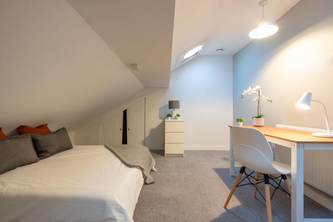 Flat E, 113 Portland Road