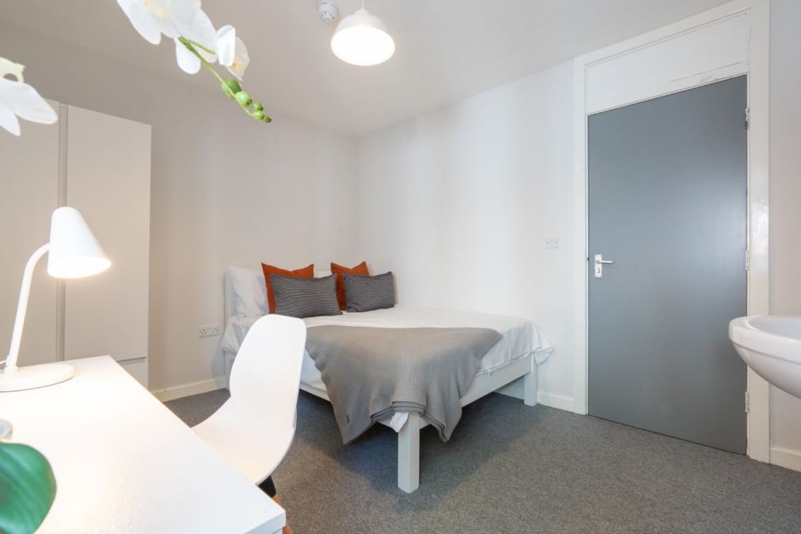 Flat B, 113 Portland Road