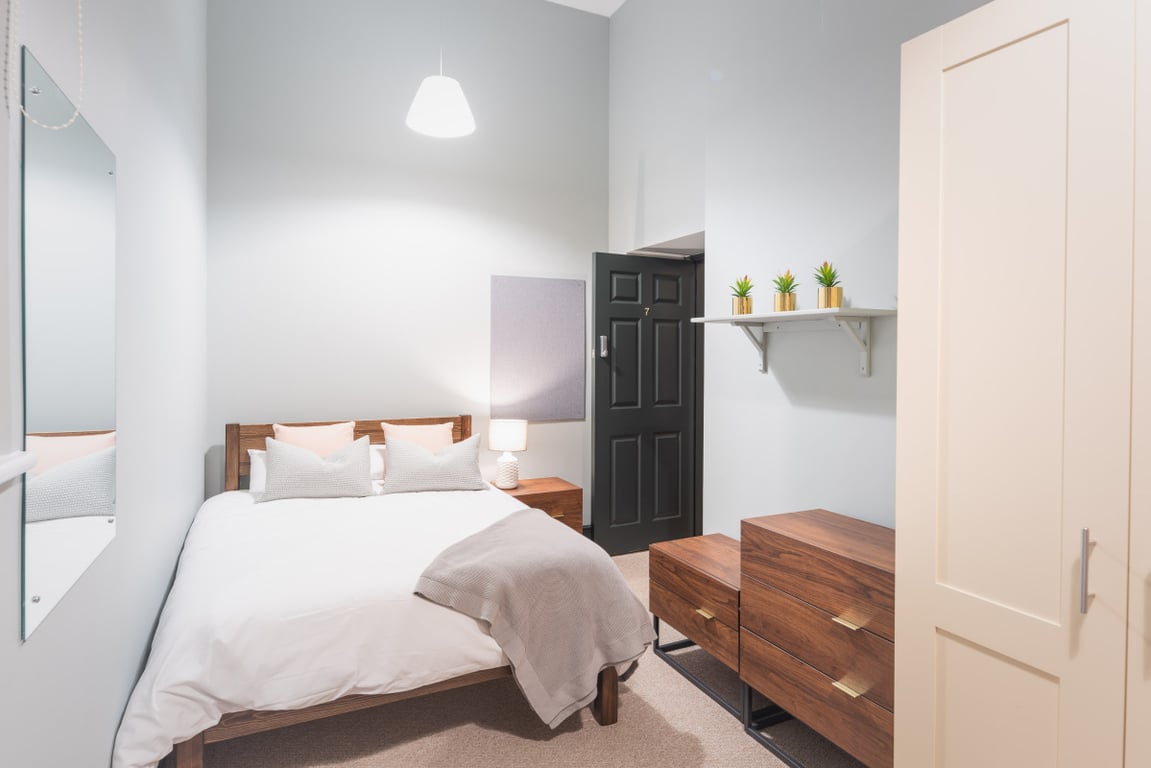 Flat B Bishop Blackall School