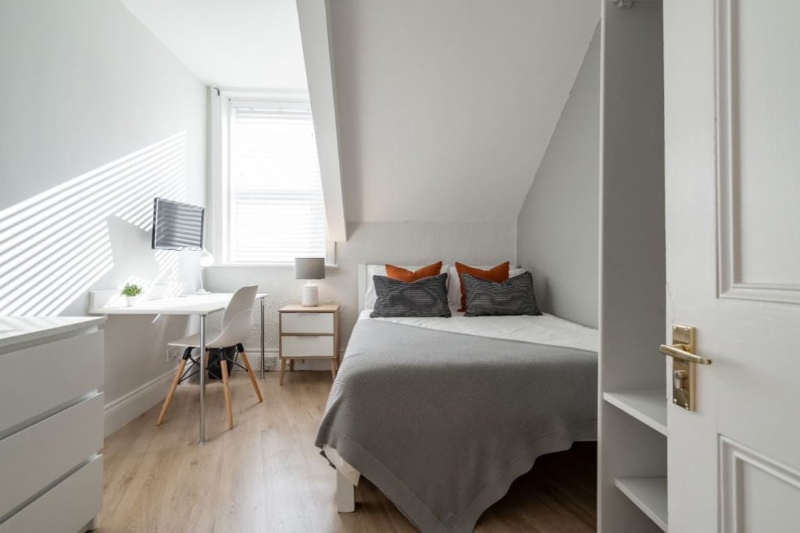 Flat 2, 269 Jesmond Road