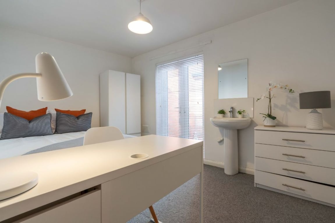 Flat C, 113 Portland Road