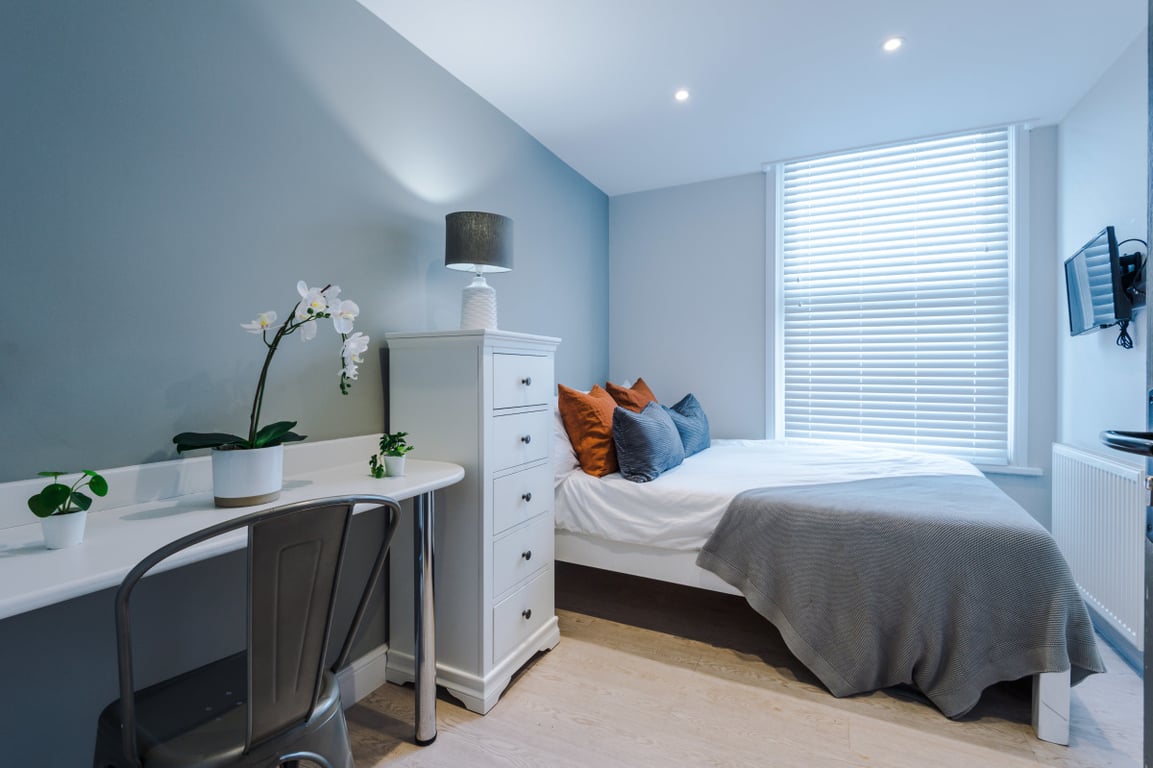 Flat 2, 27 Hawarden Avenue