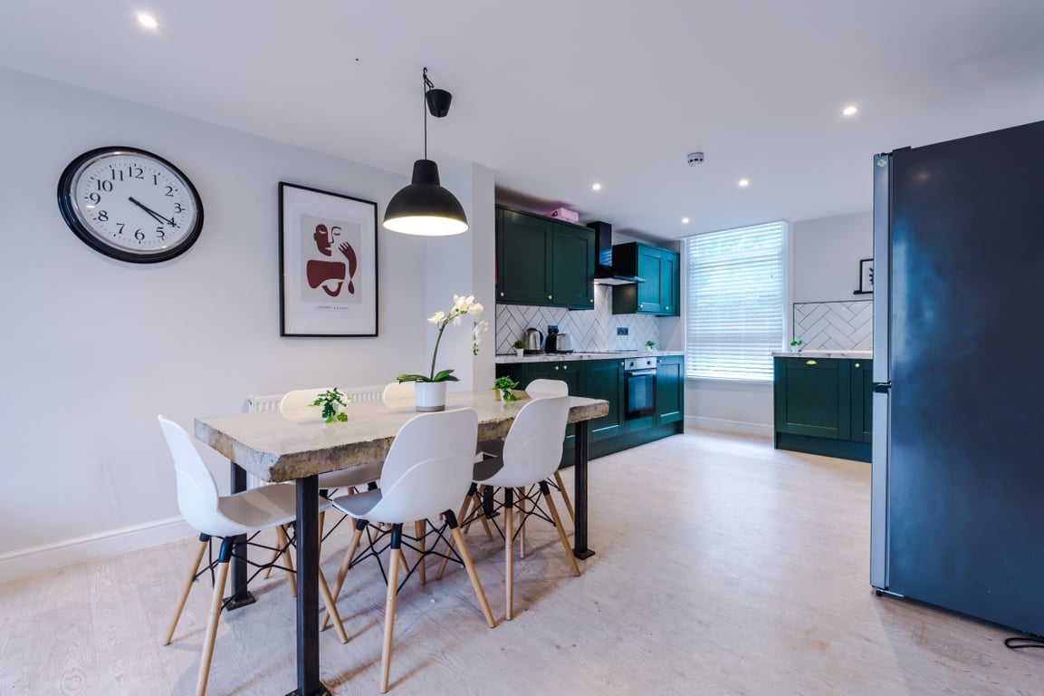 Flat 2, 27 Hawarden Avenue
