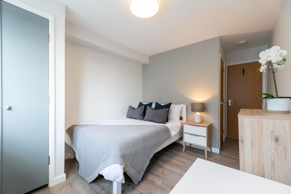 Flat 8 The Square, 1 Falconar Street