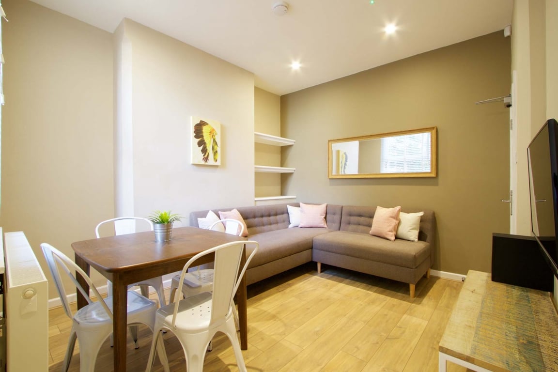 8 Forest Grove